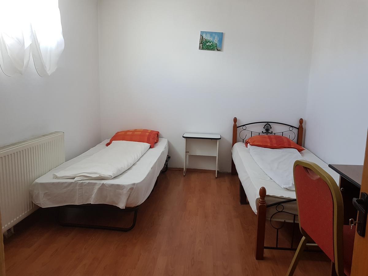 Casa Boiereasca Hostel Craiova Buitenkant foto