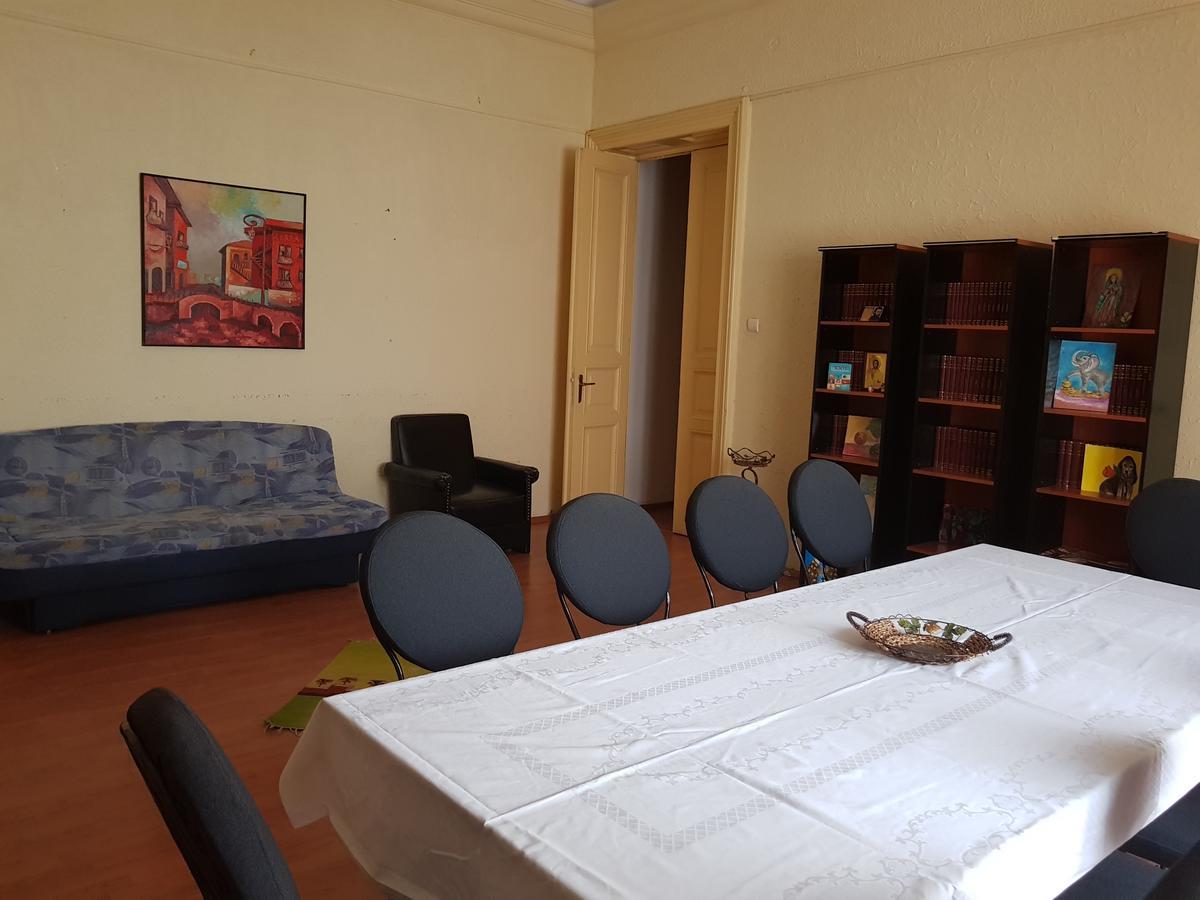 Casa Boiereasca Hostel Craiova Buitenkant foto
