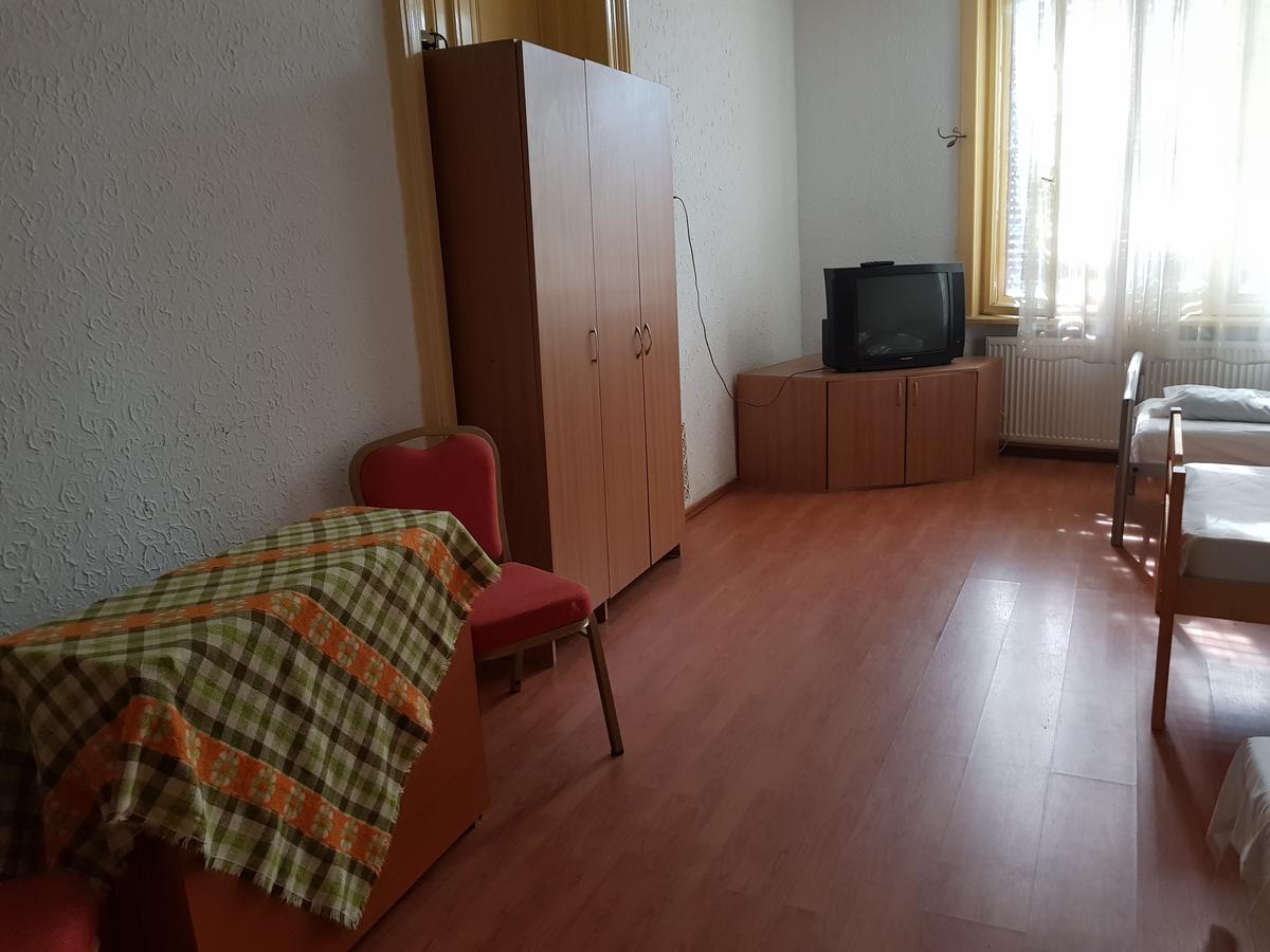 Casa Boiereasca Hostel Craiova Buitenkant foto