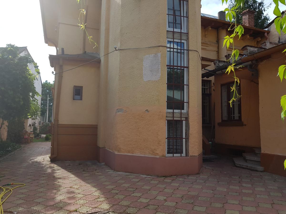 Casa Boiereasca Hostel Craiova Buitenkant foto