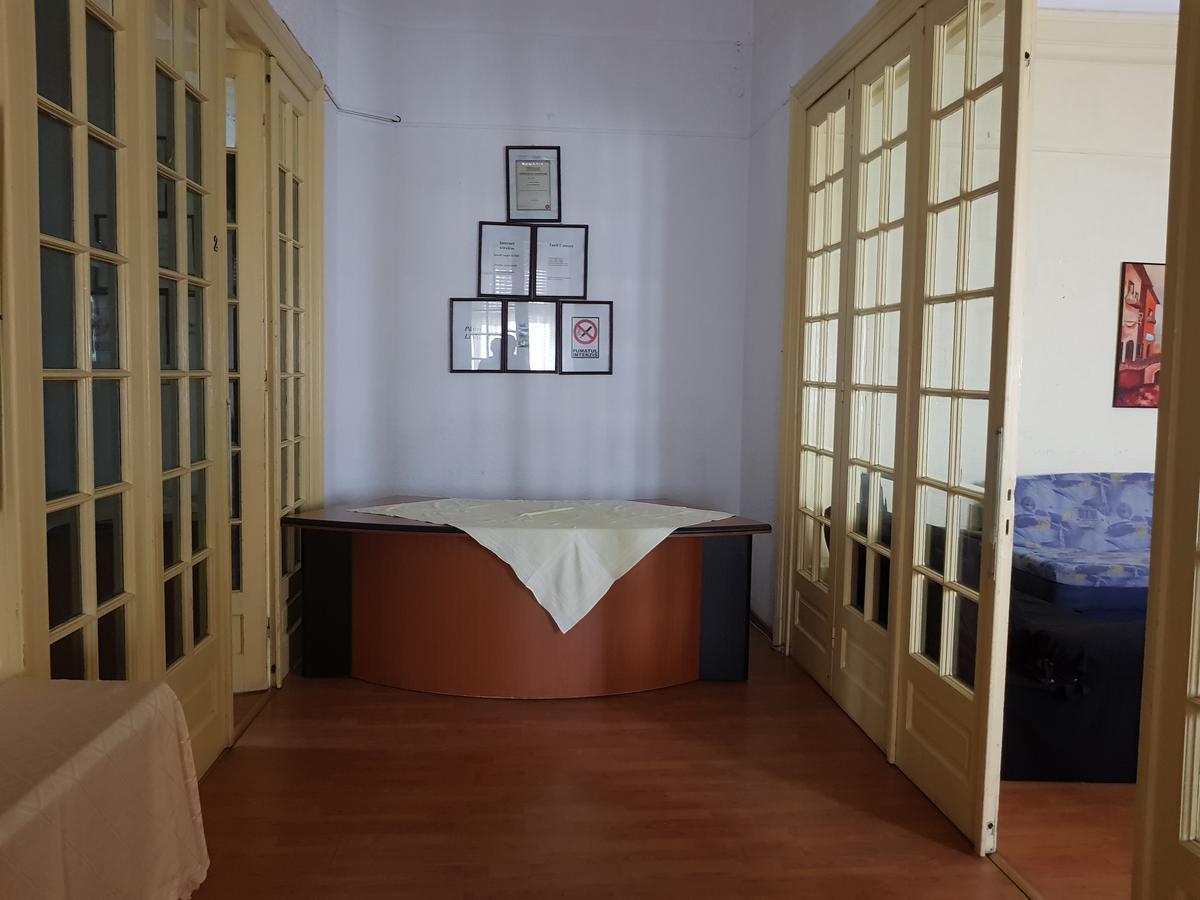Casa Boiereasca Hostel Craiova Buitenkant foto