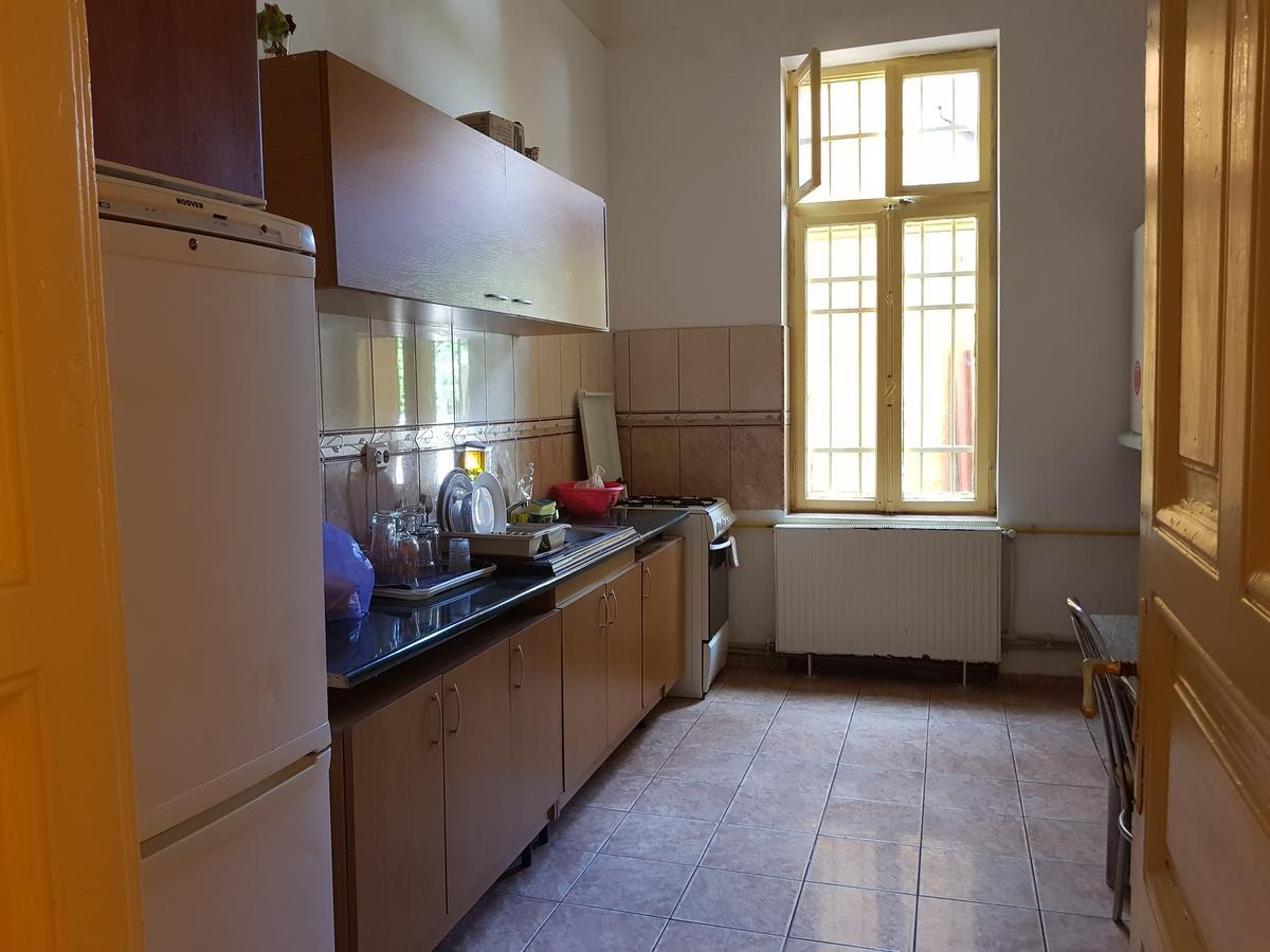Casa Boiereasca Hostel Craiova Buitenkant foto