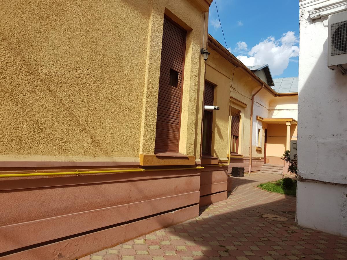 Casa Boiereasca Hostel Craiova Buitenkant foto