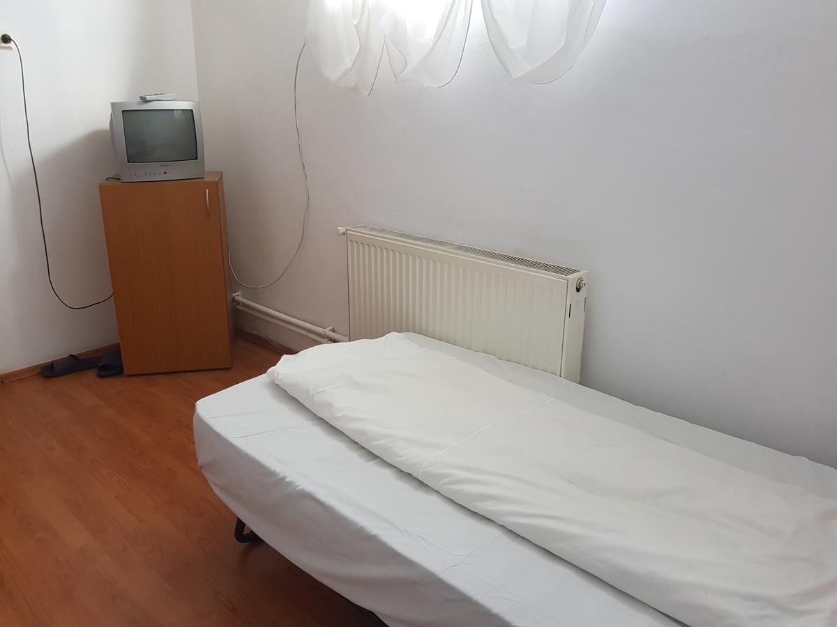 Casa Boiereasca Hostel Craiova Buitenkant foto
