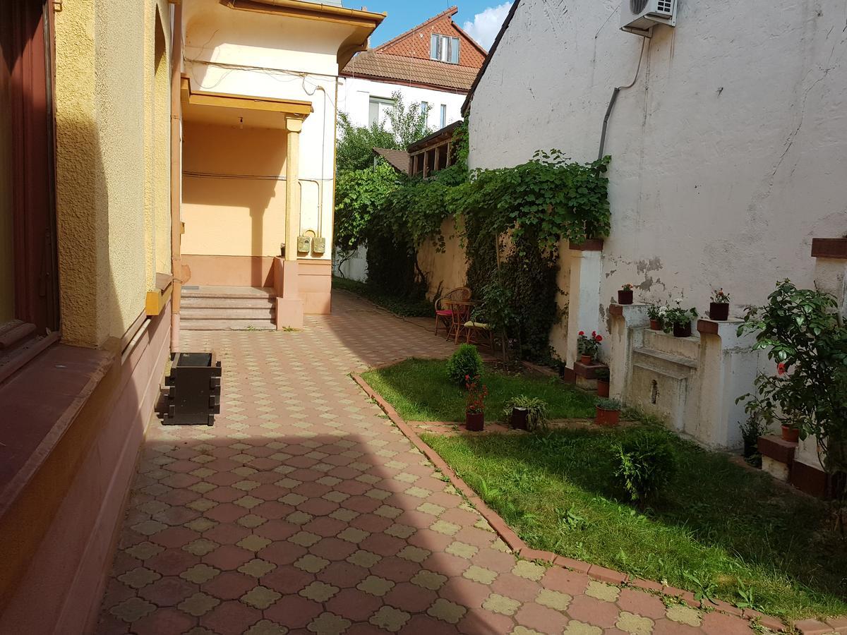 Casa Boiereasca Hostel Craiova Buitenkant foto