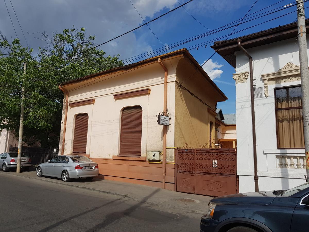 Casa Boiereasca Hostel Craiova Buitenkant foto