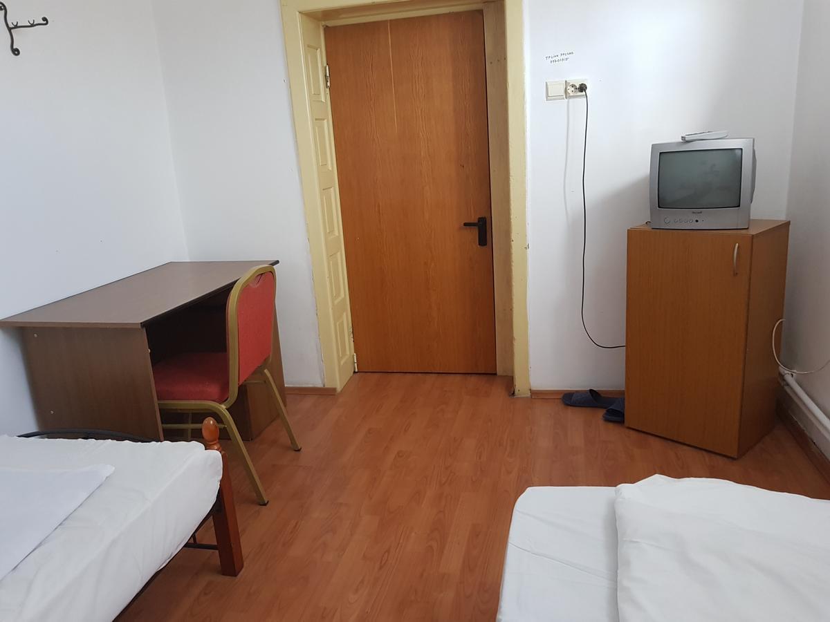 Casa Boiereasca Hostel Craiova Buitenkant foto