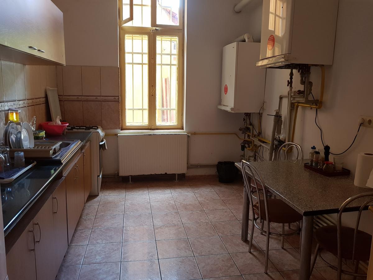 Casa Boiereasca Hostel Craiova Buitenkant foto
