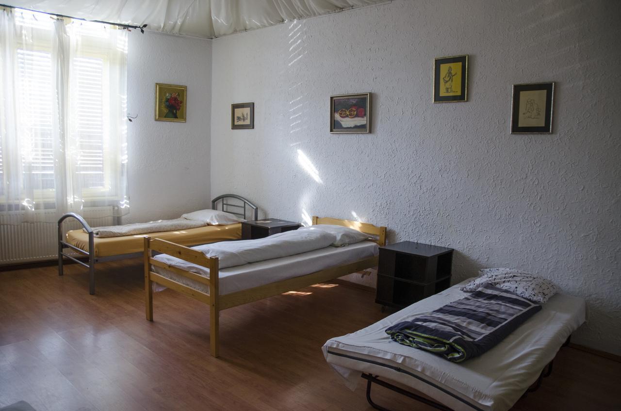 Casa Boiereasca Hostel Craiova Buitenkant foto