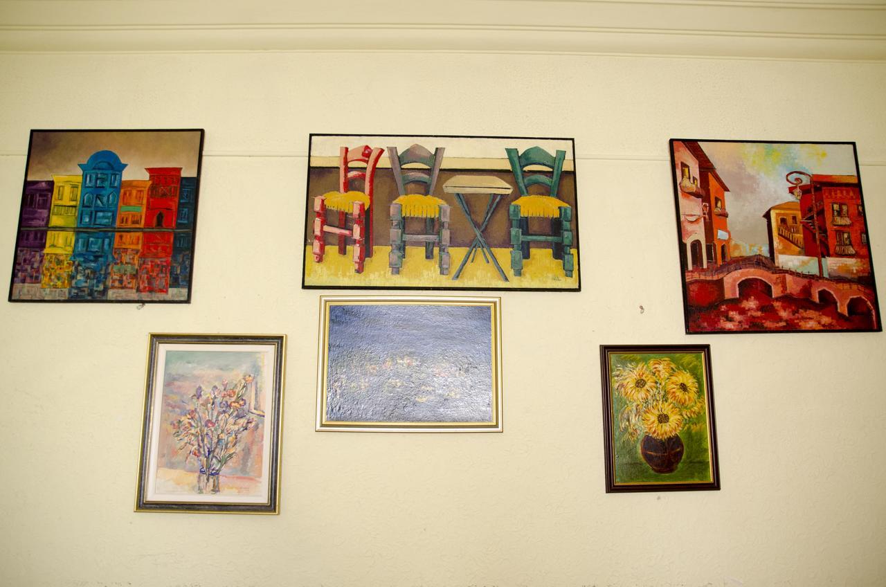Casa Boiereasca Hostel Craiova Buitenkant foto