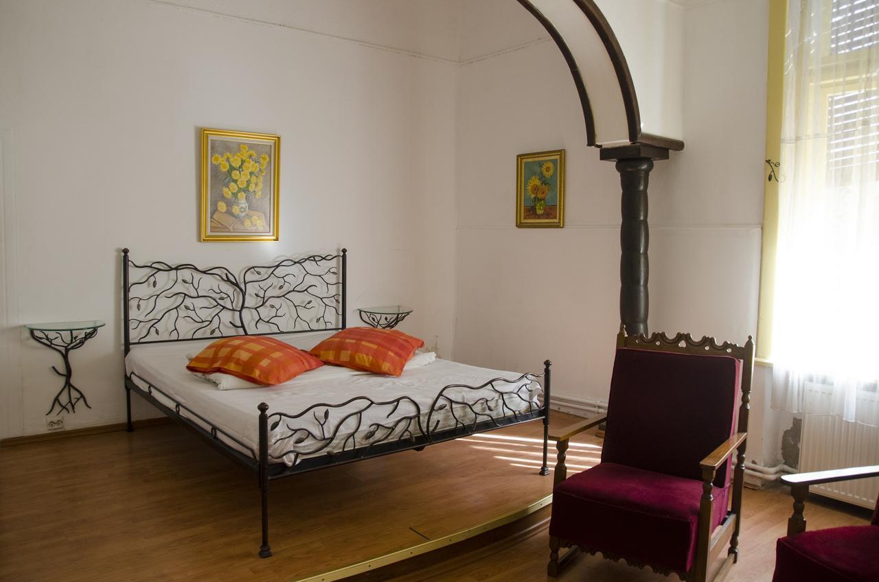 Casa Boiereasca Hostel Craiova Buitenkant foto